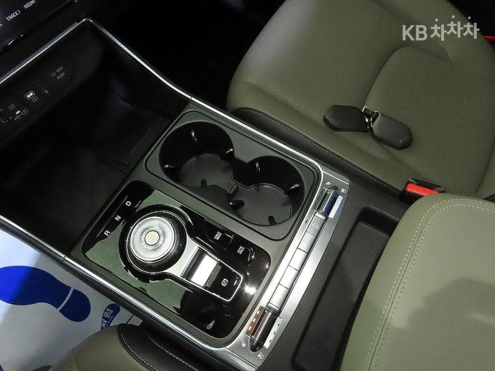 Киа The New (фейслифт) Канивал 4-то поколениеG3.5 GDI 9-местен Signature - 12