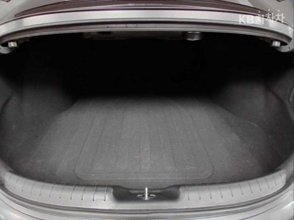 Hyundai The New (facelift) Avante (Elantra) N Line (CN7)1.6 Gasoline Inspiration - 18