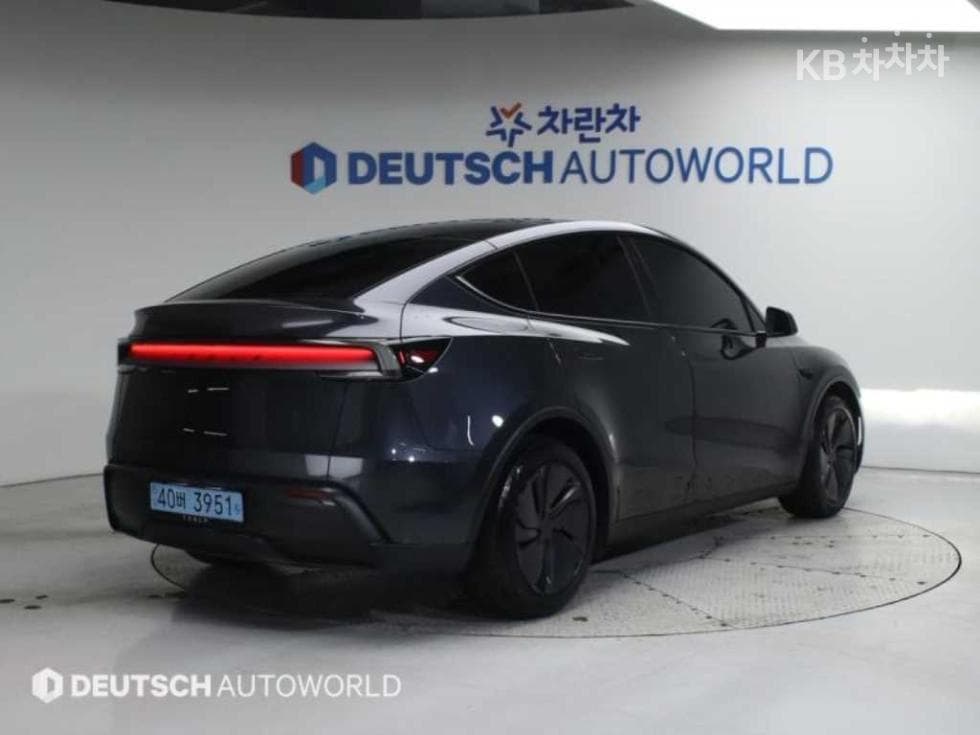 테슬라 Model YRWD Стандартен - 2