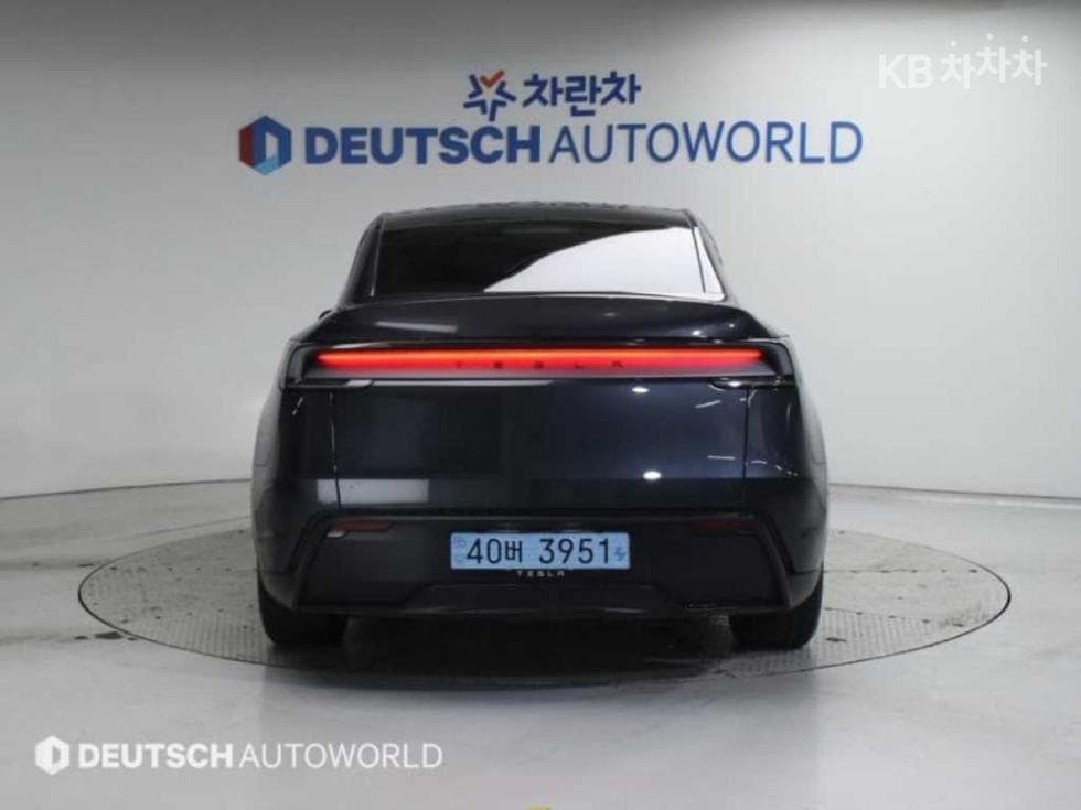 테슬라 Model YRWD Стандартен - 4