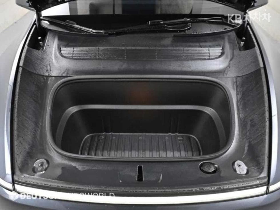 테슬라 Model YRWD Стандартен - 6