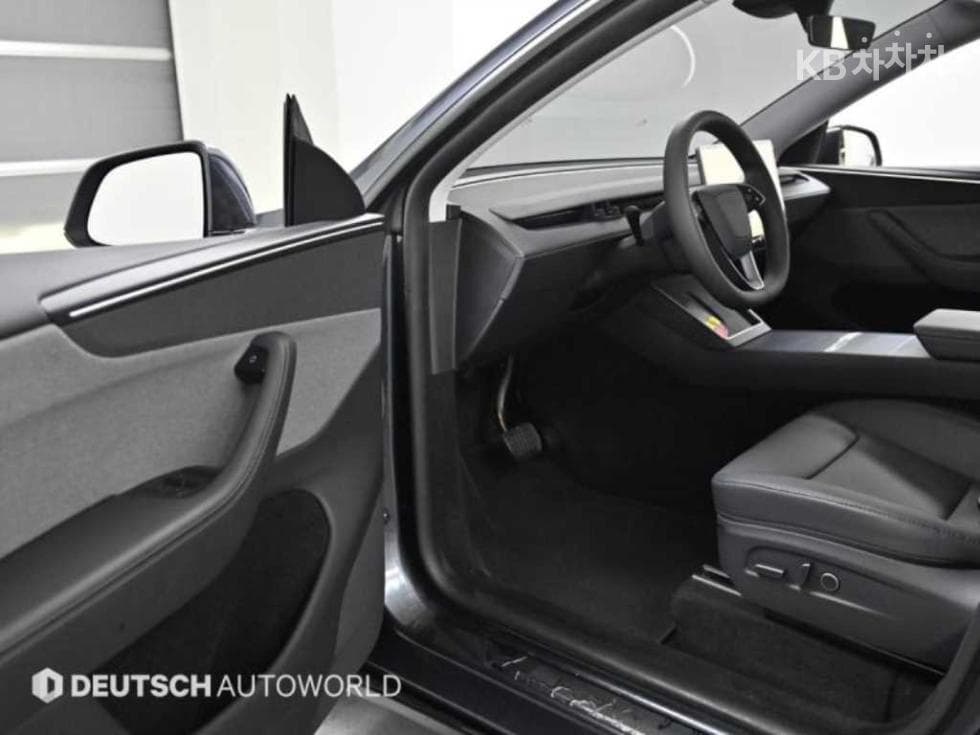 테슬라 Model YRWD Стандартен - 11