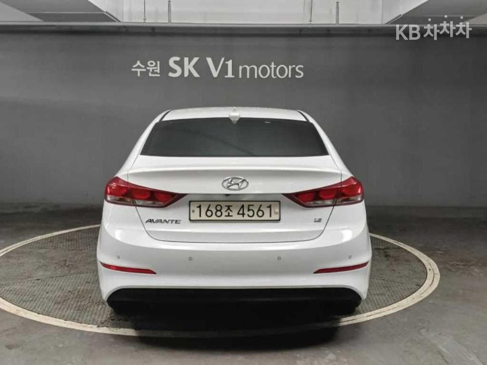 Hyundai Avante (Elantra)AD1.6 GDi Value Plus - 2