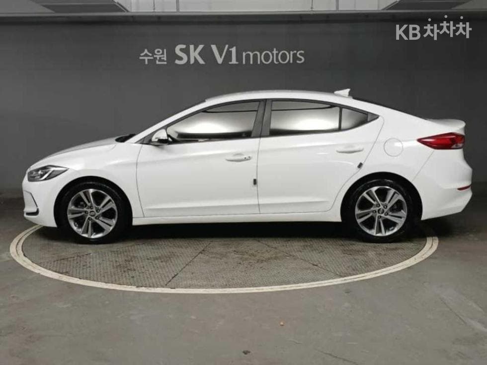 Hyundai Avante (Elantra)AD1.6 GDi Value Plus - 3