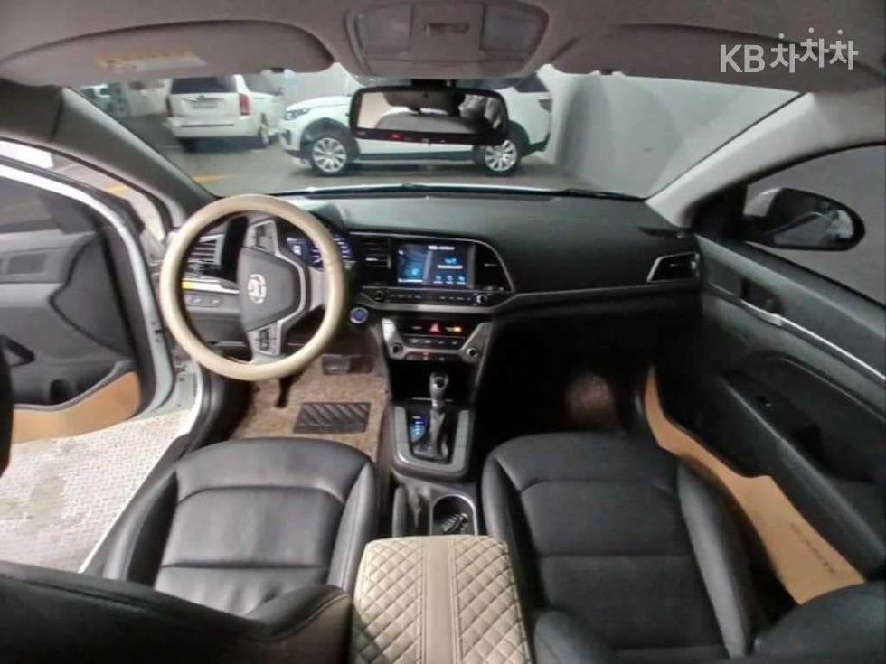 Hyundai Avante (Elantra)AD1.6 GDi Value Plus - 6