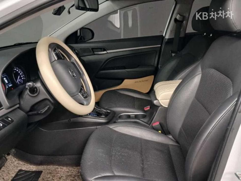 Hyundai Avante (Elantra)AD1.6 GDi Value Plus - 7
