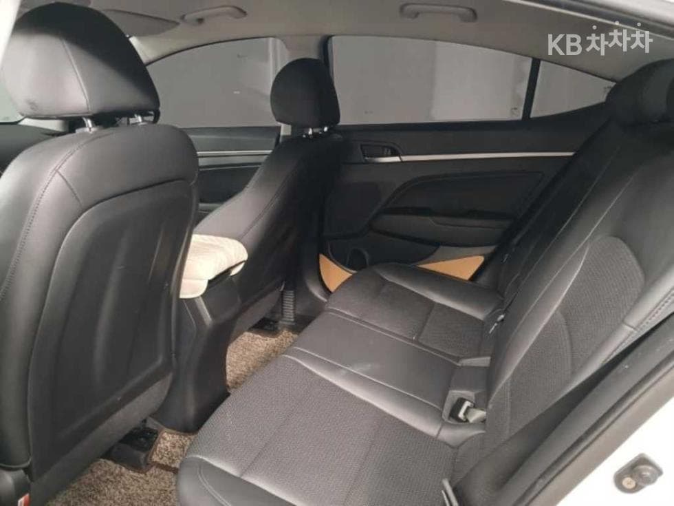 Hyundai Avante (Elantra)AD1.6 GDi Value Plus - 8