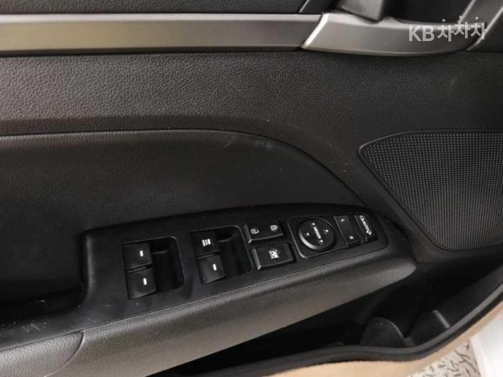 Hyundai Avante (Elantra)AD1.6 GDi Value Plus - 9