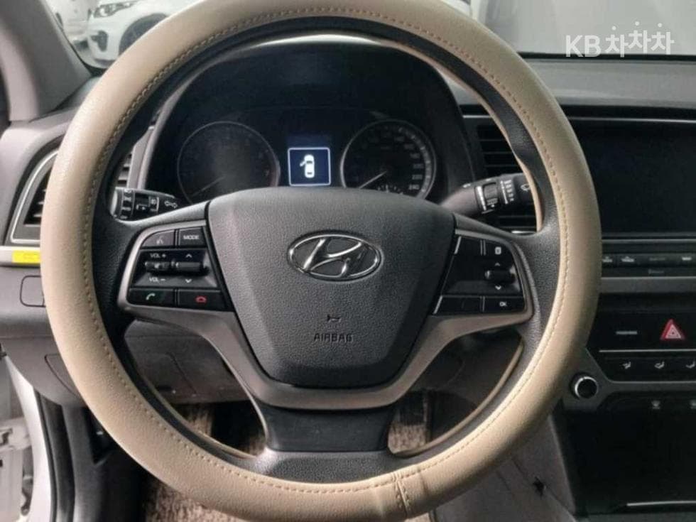 Hyundai Avante (Elantra)AD1.6 GDi Value Plus - 10