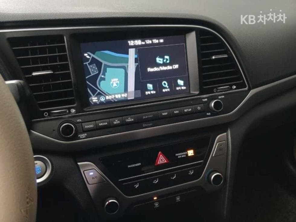 Hyundai Avante (Elantra)AD1.6 GDi Value Plus - 14