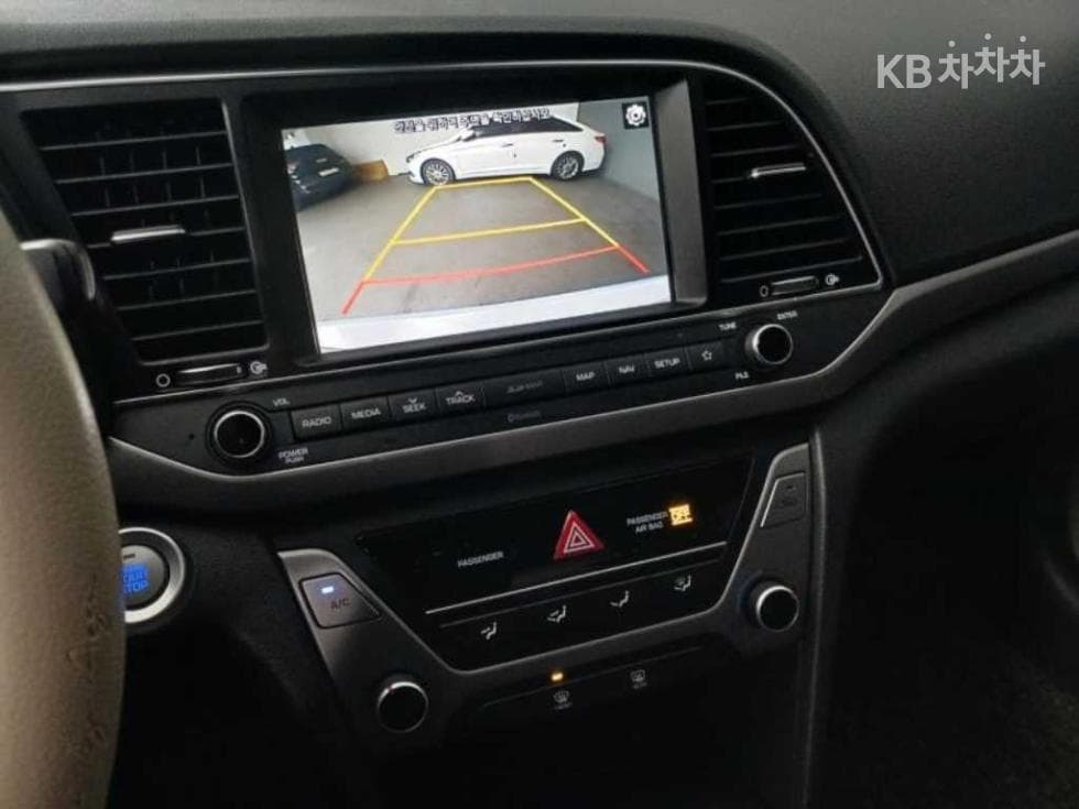 Hyundai Avante (Elantra)AD1.6 GDi Value Plus - 15