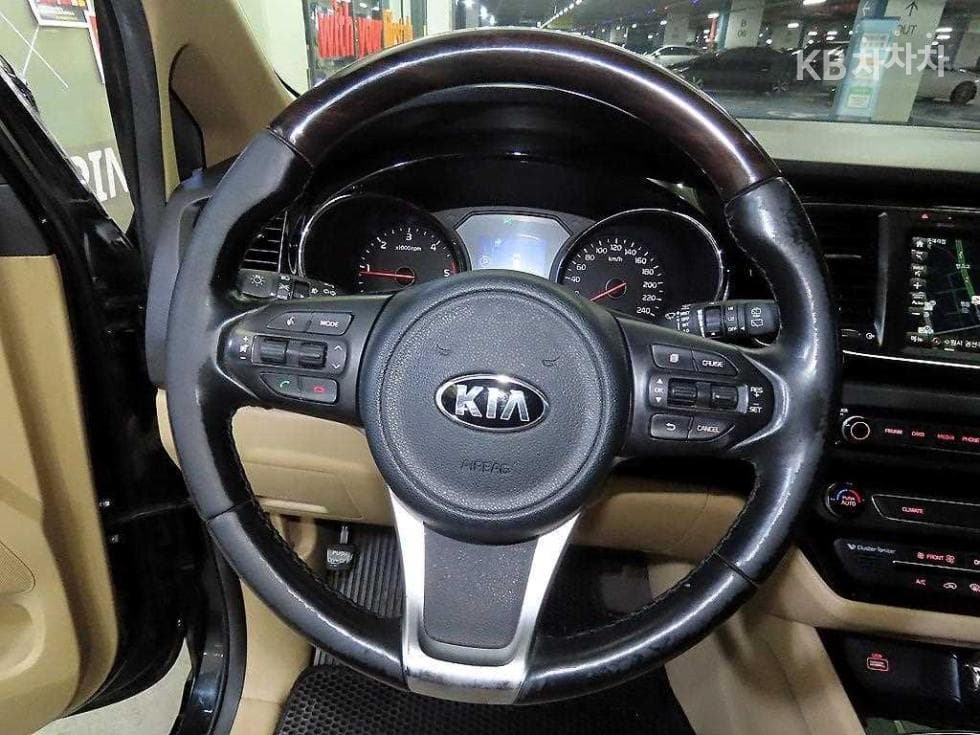 Киа All New Канивал7-местен (Лимузин) 2.2 Дизел Висок Лимузин (Канивал) VIP - 8