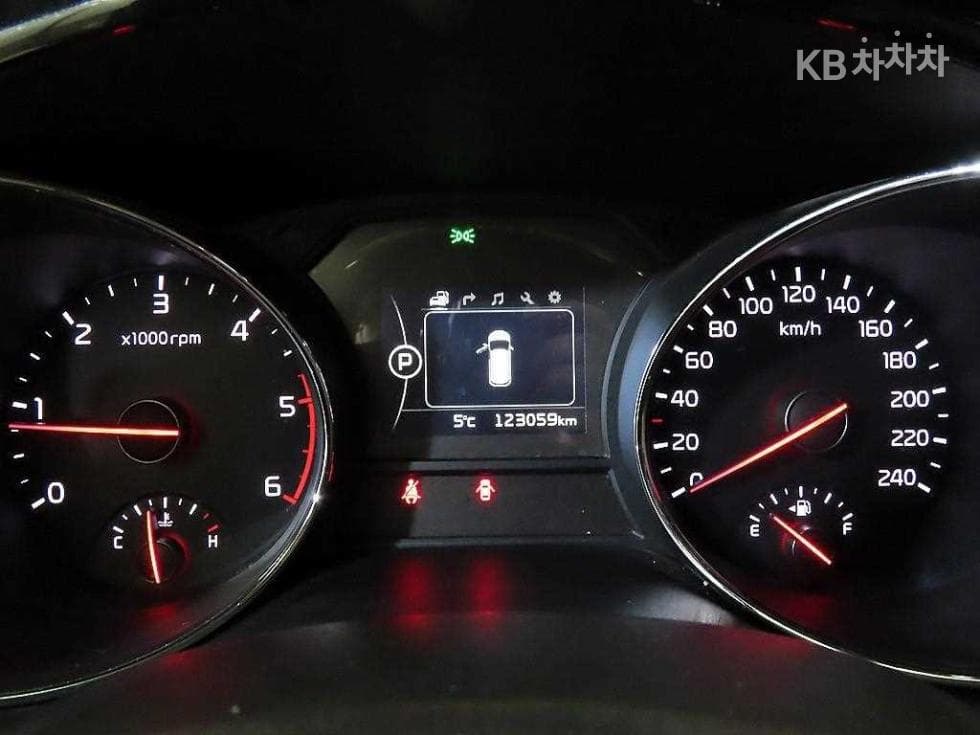 Киа All New Канивал7-местен (Лимузин) 2.2 Дизел Висок Лимузин (Канивал) VIP - 9