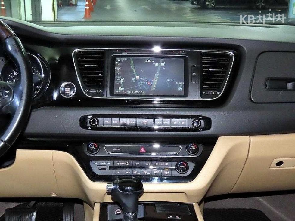 Киа All New Канивал7-местен (Лимузин) 2.2 Дизел Висок Лимузин (Канивал) VIP - 11