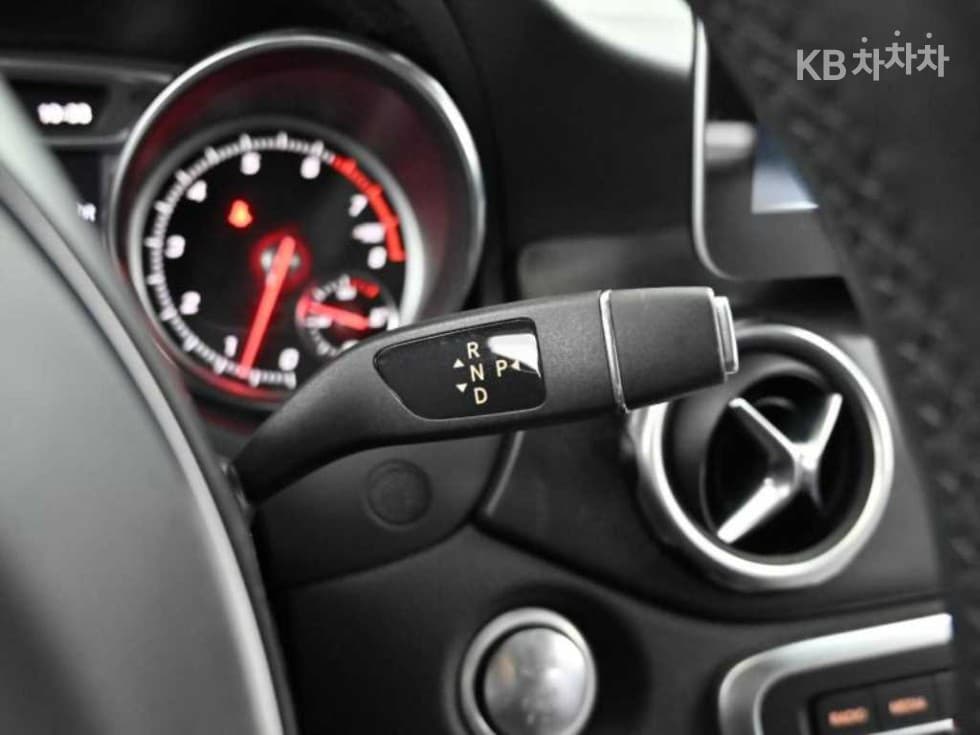 Mercedes-Benz GLA X156GLA220 Стандартен - 9