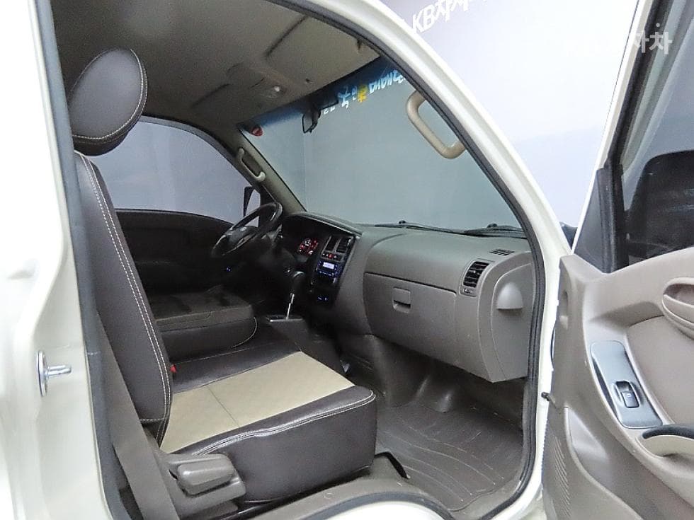 Hyundai Porter 2Extra Long Double Cab CRDi Smart - 9