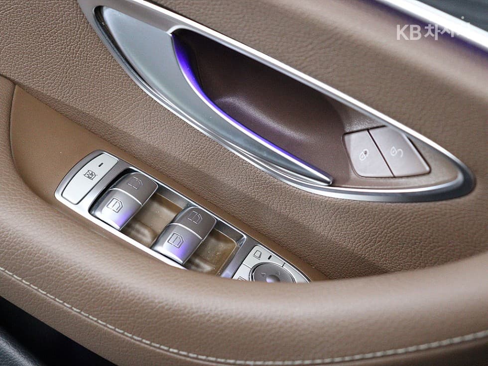 Mercedes-Benz E-Клас (W213)E300 4Matic Avantgarde - 11