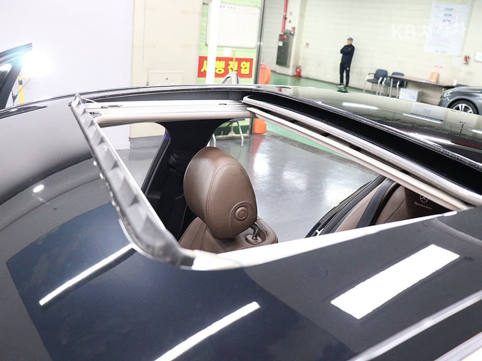 Mercedes-Benz E-Клас (W213)E300 4Matic Avantgarde - 12