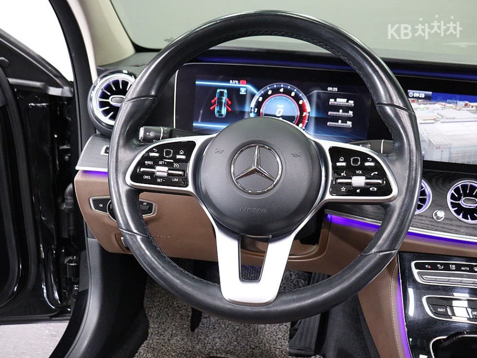 Mercedes-Benz E-Клас (W213)E300 4Matic Avantgarde - 14