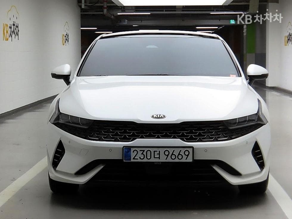 Kia K5 Hybrid 3rd Gen 2.0 HEV Signature - Image 1