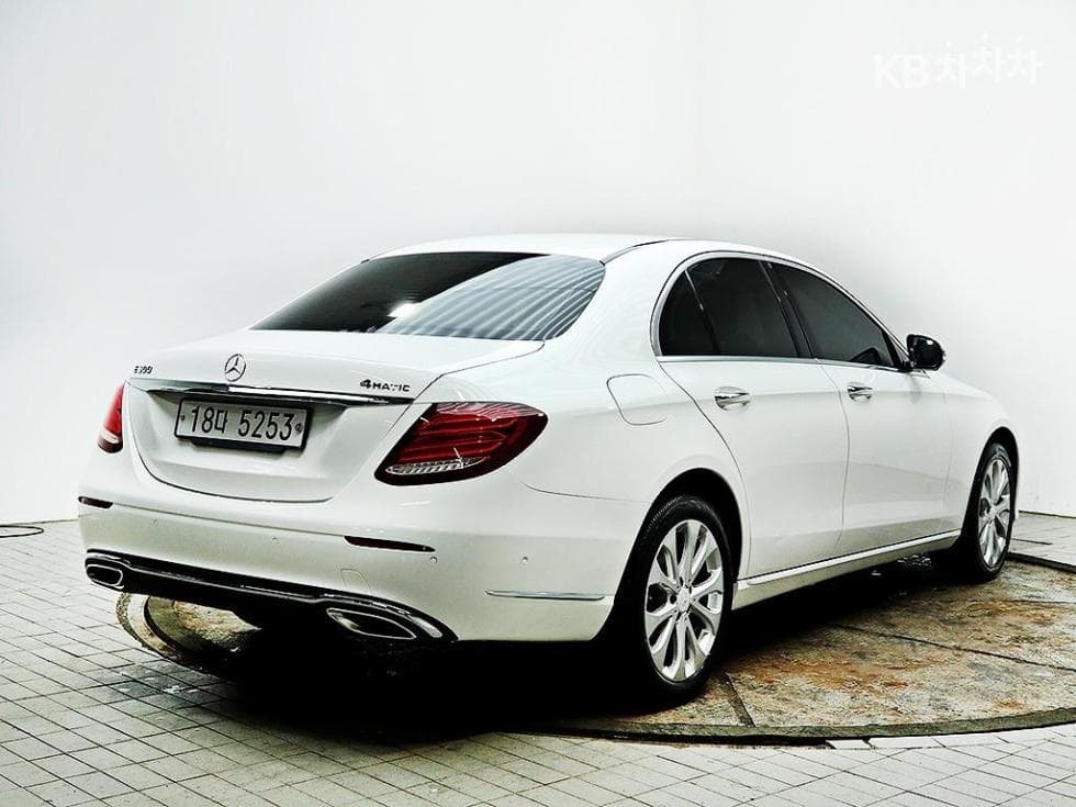 Mercedes-Benz E-Class (W213)E300 4Matic Exclusive - 4