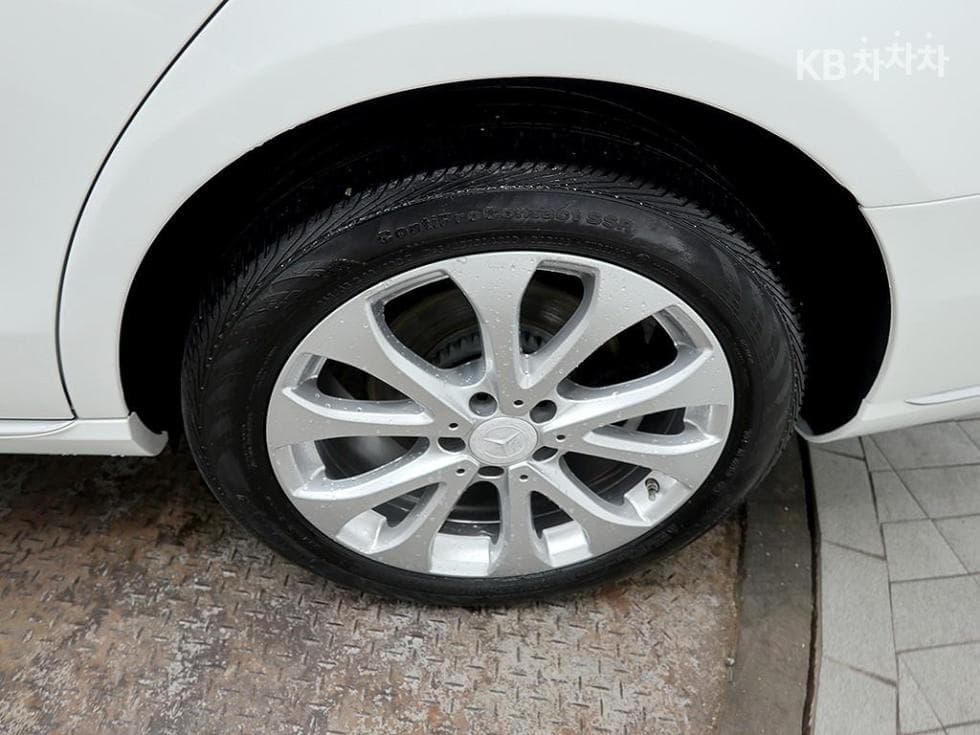 Mercedes-Benz E-Class (W213)E300 4Matic Exclusive - 7