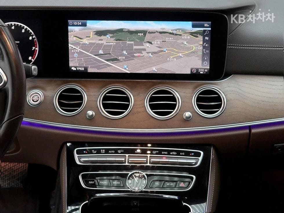 Mercedes-Benz E-Class (W213)E300 4Matic Exclusive - 9