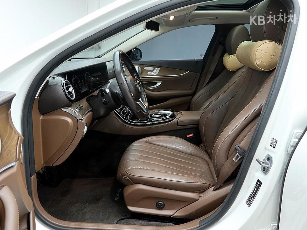 Mercedes-Benz E-Class (W213)E300 4Matic Exclusive - 11