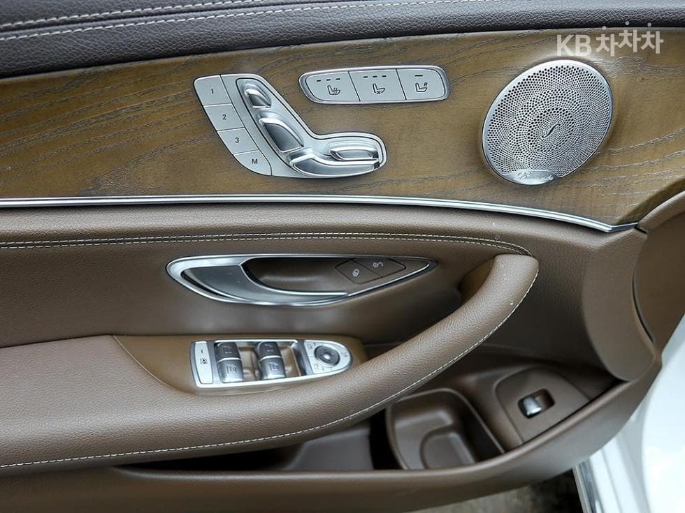 Mercedes-Benz E-Class (W213)E300 4Matic Exclusive - 13