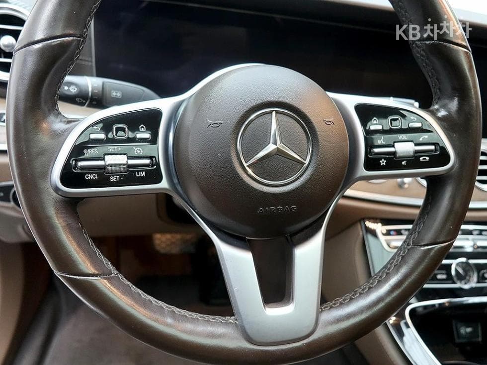 Mercedes-Benz E-Class (W213)E300 4Matic Exclusive - 14