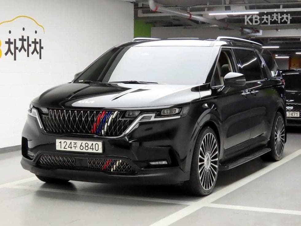 Kia Carnival 4th generation D2.2 9-seater Noblesse - Image 1