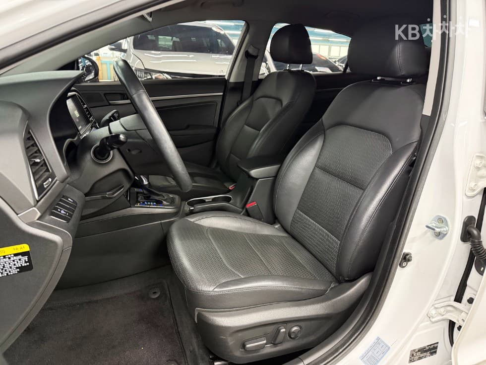 Hyundai Avante (Elantra)AD1.6 GDi Premium - 11