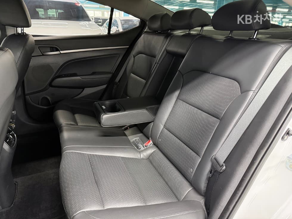 Hyundai Avante (Elantra)AD1.6 GDi Premium - 16