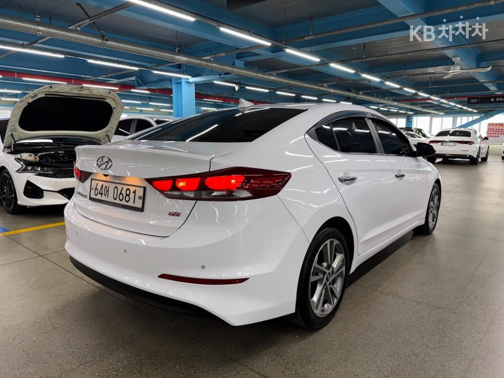 Hyundai Avante (Elantra)AD1.6 GDi Premium - 4