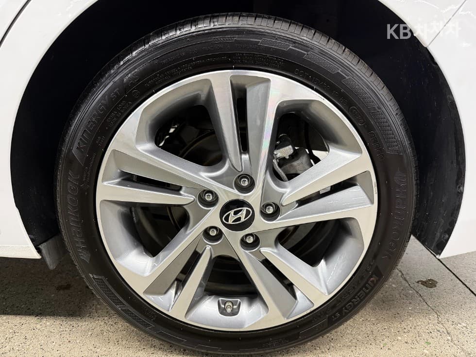 Hyundai Avante (Elantra)AD1.6 GDi Premium - 18