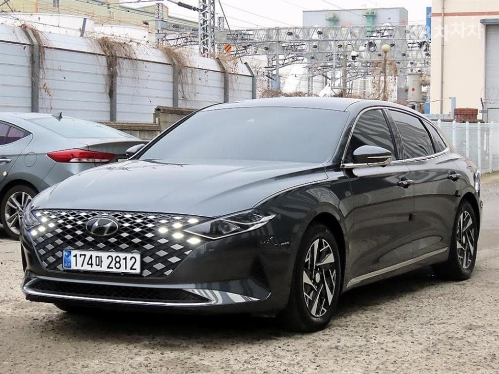 Hyundai The New (facelift) Grandeur (Azera) Hybrid 2.4 Le Blanc - Image 1