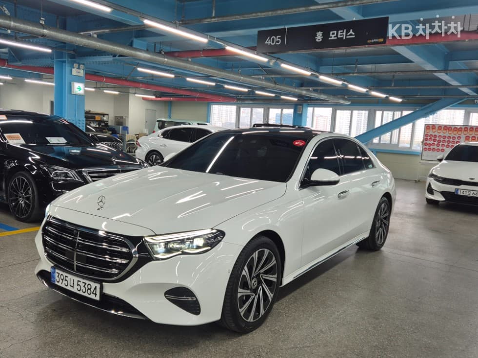 Mercedes-Benz E-클래스 (W214) E300 4MATIC AMG Line - Image 1