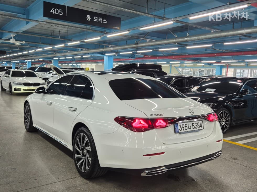 Mercedes-Benz E-클래스 (W214)E300 4MATIC AMG Line - 8