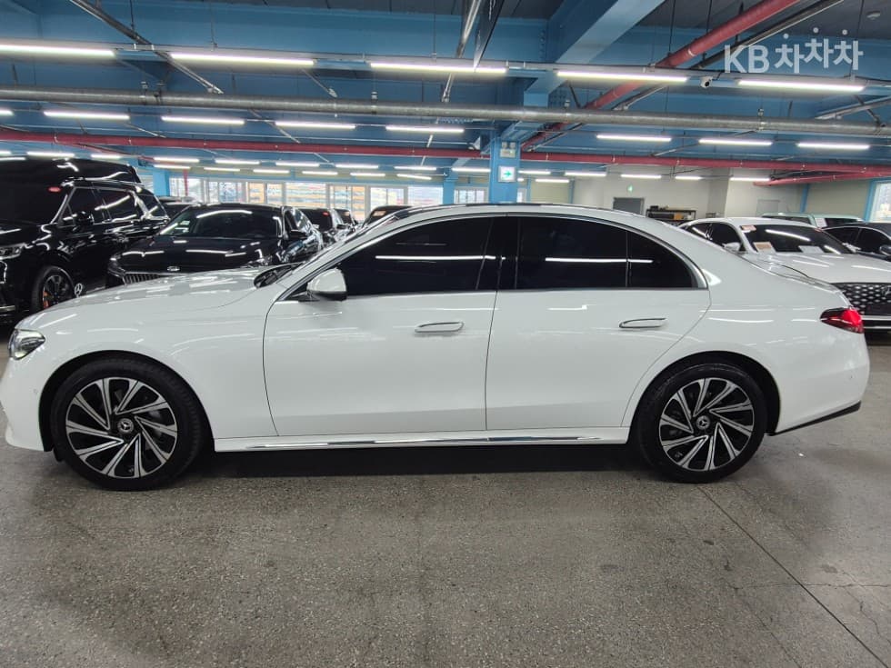 Mercedes-Benz E-클래스 (W214)E300 4MATIC AMG Line - 10