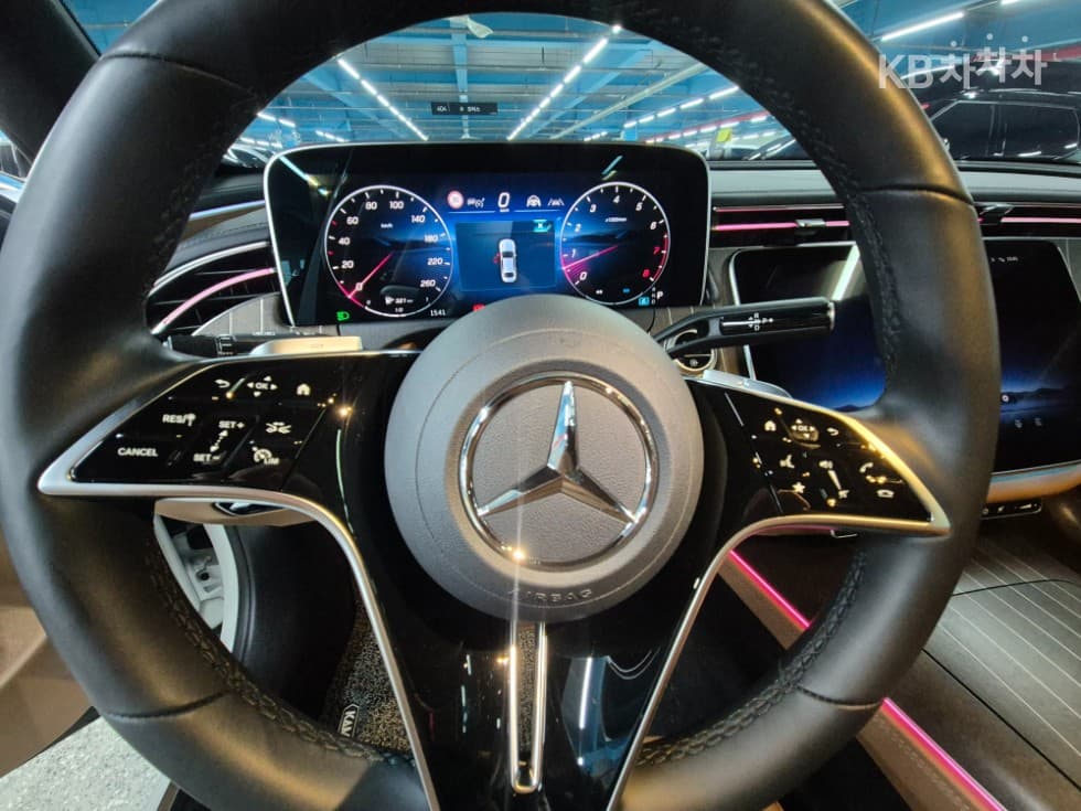 Mercedes-Benz E-클래스 (W214)E300 4MATIC AMG Line - 15