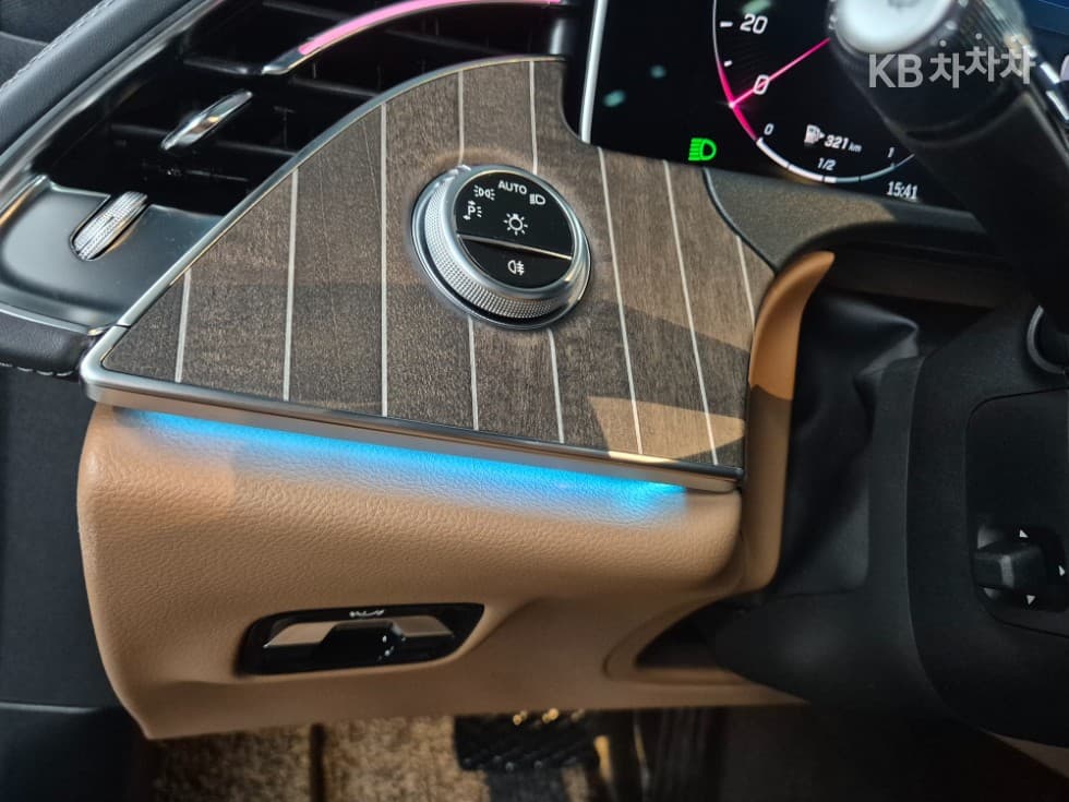 Mercedes-Benz E-클래스 (W214)E300 4MATIC AMG Line - 16