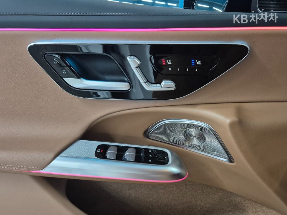 Mercedes-Benz E-클래스 (W214)E300 4MATIC AMG Line - 17