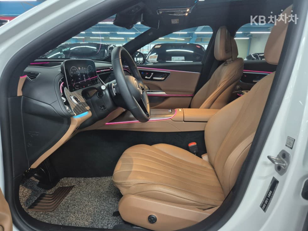 Mercedes-Benz E-클래스 (W214)E300 4MATIC AMG Line - 19