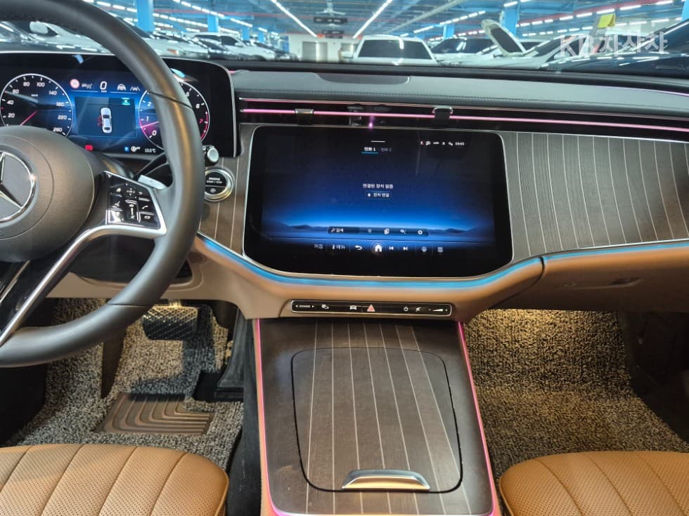 Mercedes-Benz E-클래스 (W214)E300 4MATIC AMG Line - 23