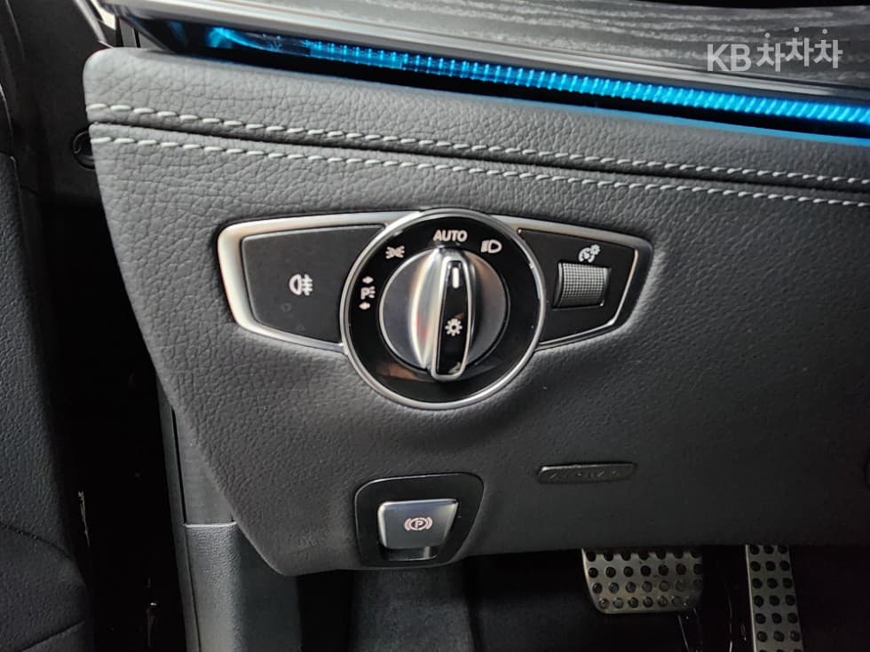 Mercedes-Benz AMG GTGT 4door 43 4MATIC+ Стандартен - 8