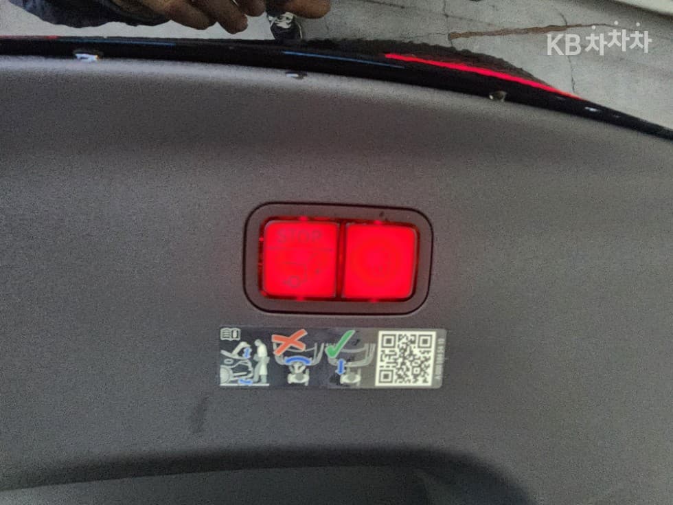 Mercedes-Benz AMG GTGT 4door 43 4MATIC+ Стандартен - 30