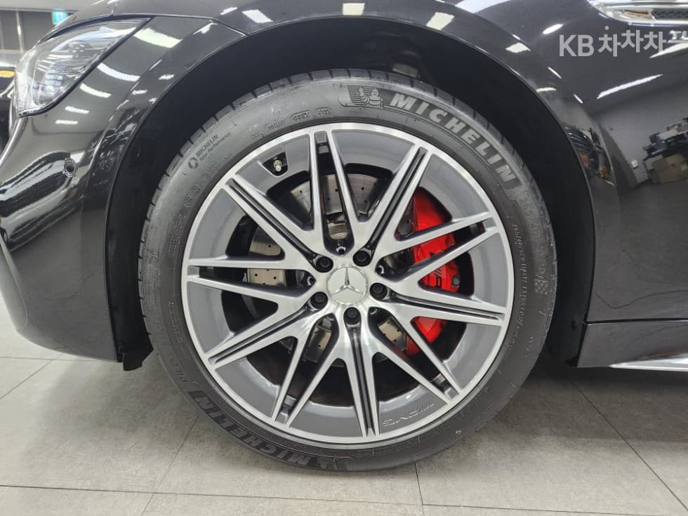 Mercedes-Benz AMG GTGT 4door 43 4MATIC+ Стандартен - 32