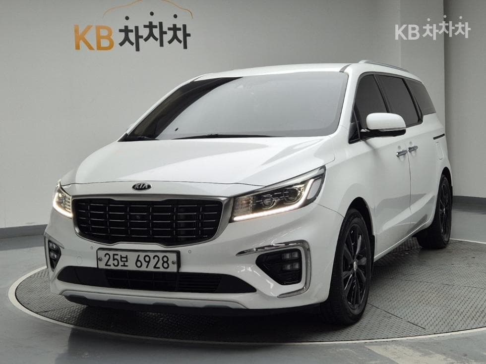 Kia The New (facelift) Carnival 7-seater (Limousine) 2.2 Diesel Limousine President - Image 1