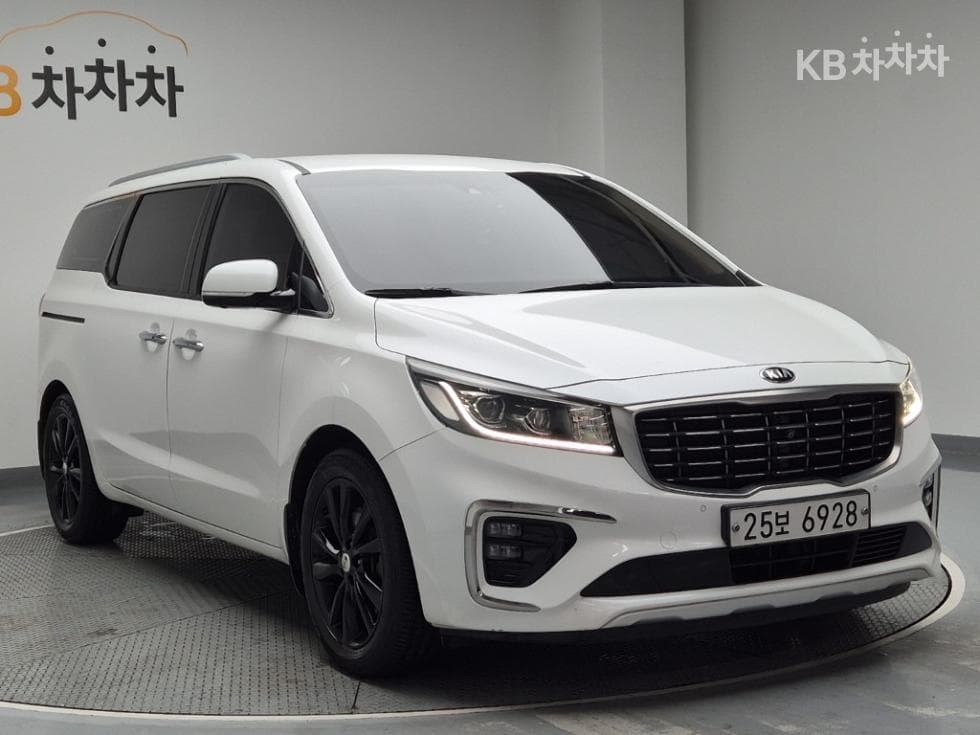 Kia The New (facelift) Carnival7-seater (Limousine) 2.2 Diesel Limousine President - 4