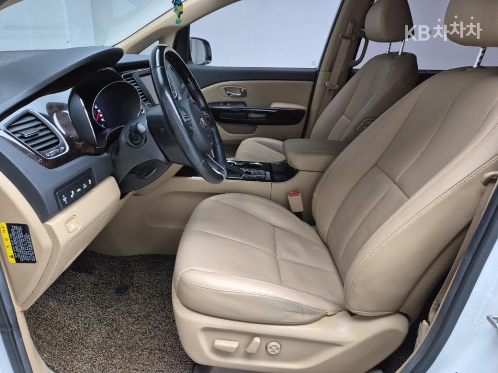 Kia The New (facelift) Carnival7-seater (Limousine) 2.2 Diesel Limousine President - 11